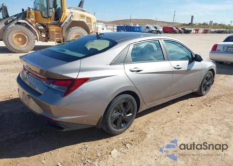 2023 Hyundai Elantra Sel z USA, uszkodzony, nr VIN KMHLM4AG9PU477531